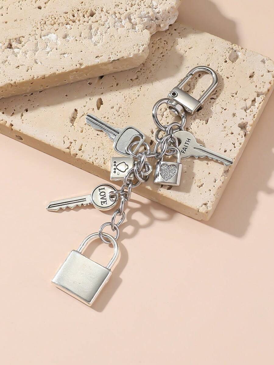 1pc Unisex New Creative Key Lock Pendant Keychain, Fashionable Heart Shaped Design Couples Gift, Bag Hanging Accessory - Silver - View 1