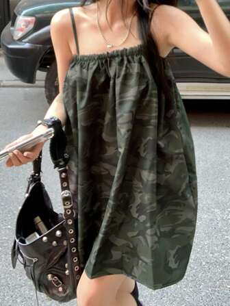 军绿色迷彩印花短款宽松背带裙