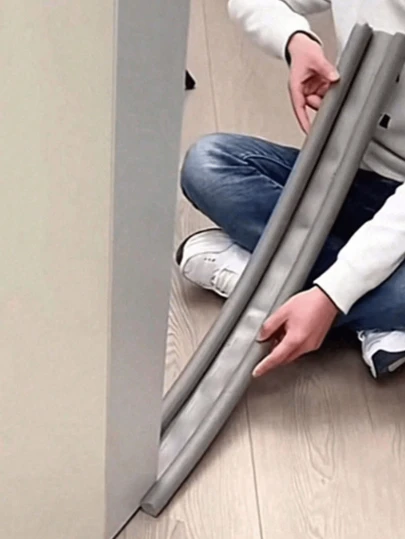 1 件节能皮革门密封条 - 门下挡风条，可调节门挡风条密封条，用于阻挡噪音，节能门扫，适用于内门和外门，易于安装，可切割长度，阻挡冷空气、灰尘和昆虫，适用于缝隙，强力粘合钩环闭合。