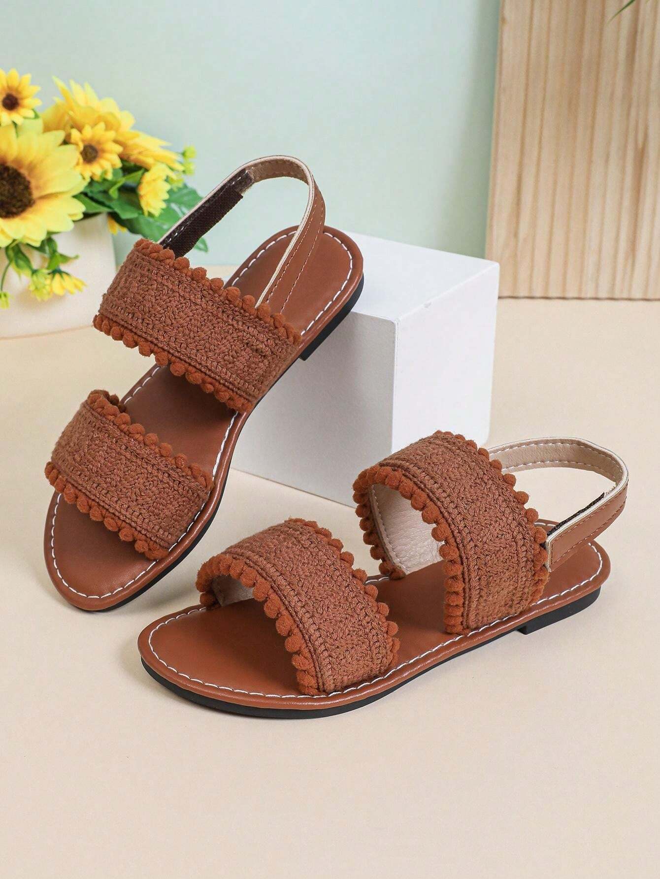 1pair Large Size Toddler Girls Brown LaceUp Roman Sandals With Hook
