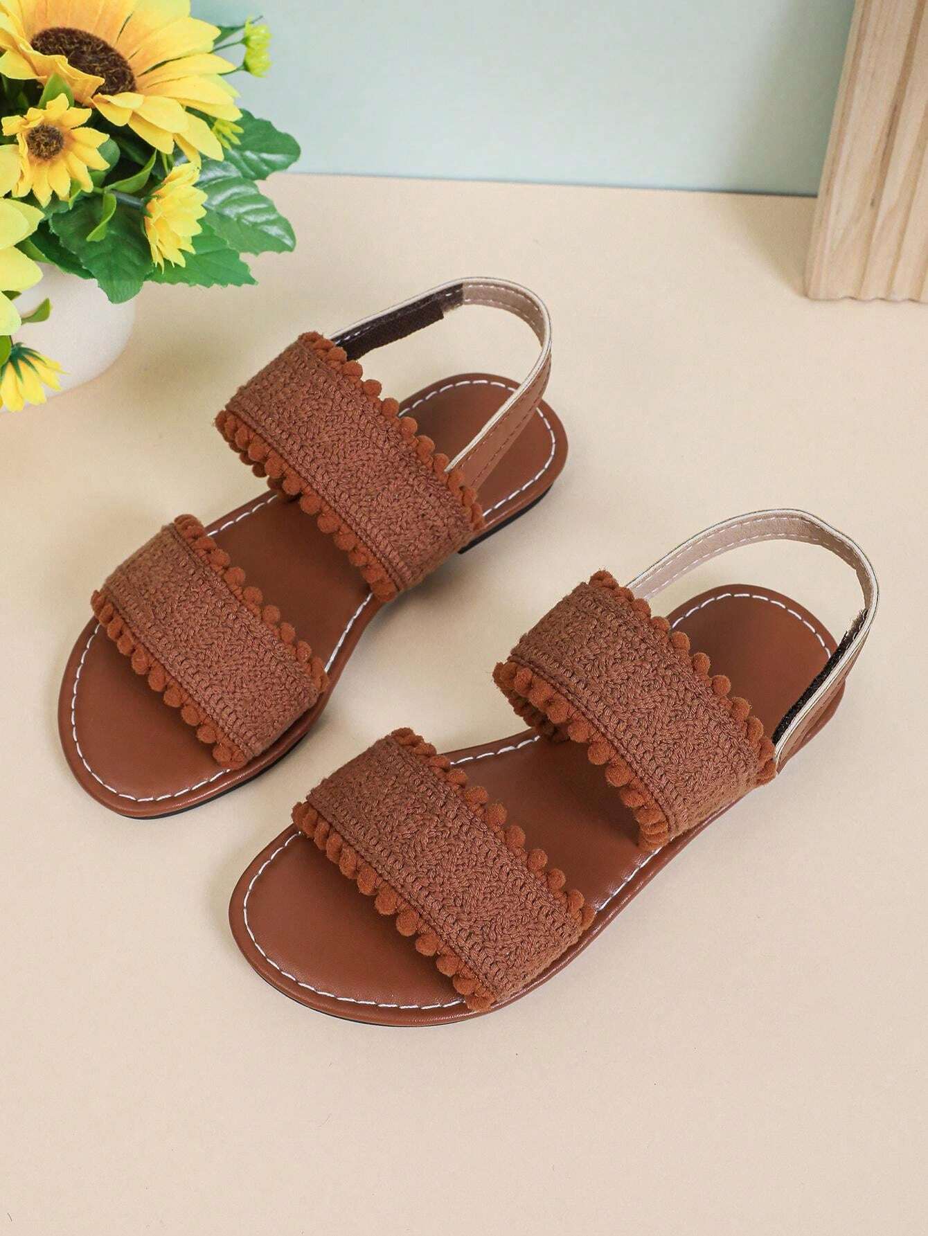 1pair Large Size Toddler Girls Brown LaceUp Roman Sandals With Hook