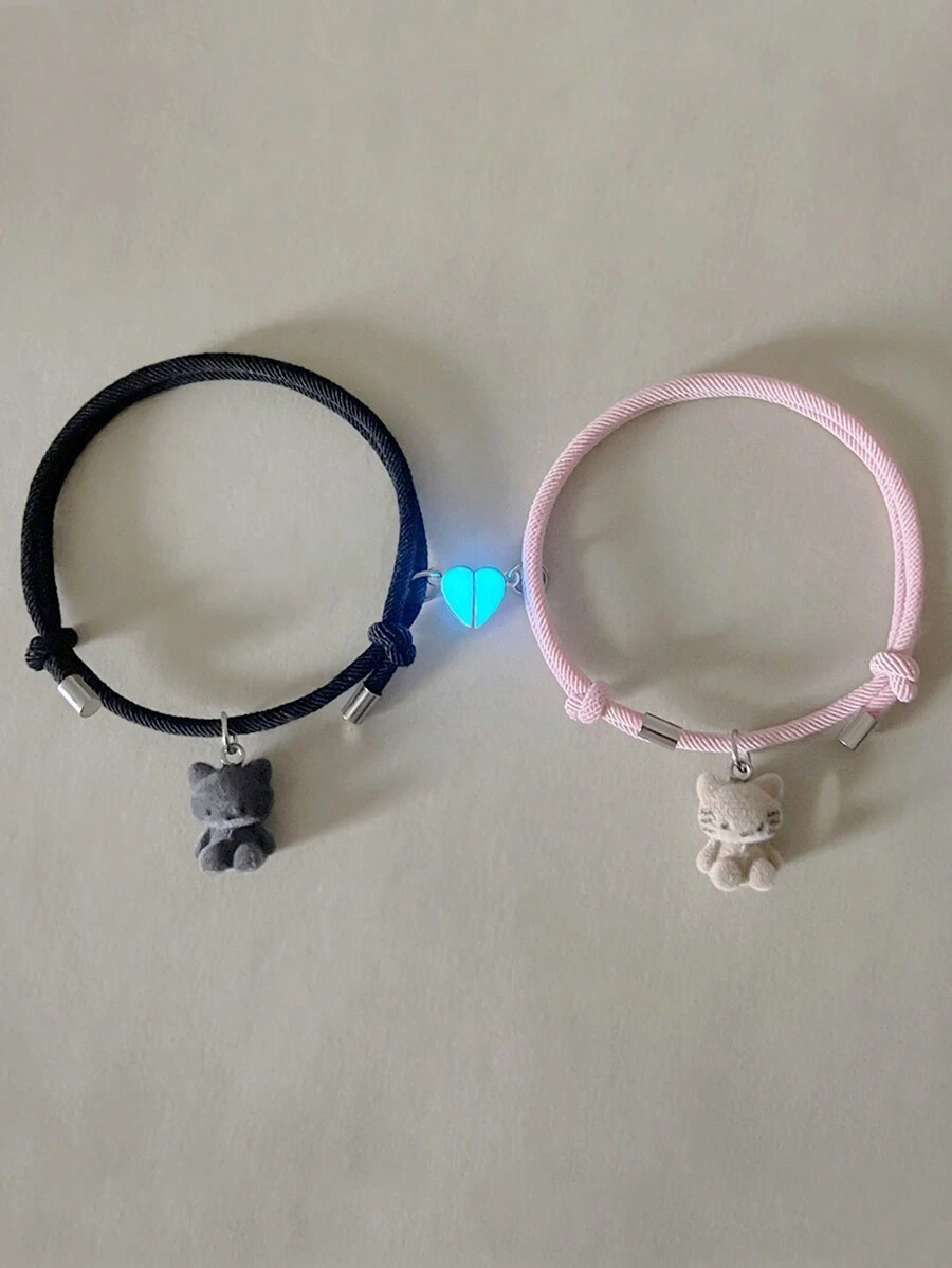 ATLVXJL 2件套夜光情侣手链，可爱猫咪和爱心吊坠，黑暗中会发光，万圣节和情人节礼物，情侣礼物 - 彩色 - 查看 1