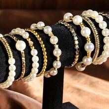 Yiwu Qiyou Accessories Co., LTD 650颗/盒 亚克力抛光星形和心形珠子套装，优雅独特，适合制作手链、腰链、脚链，也适合女性佩戴，可用于制作各种配饰，例如手机挂绳和挂饰。