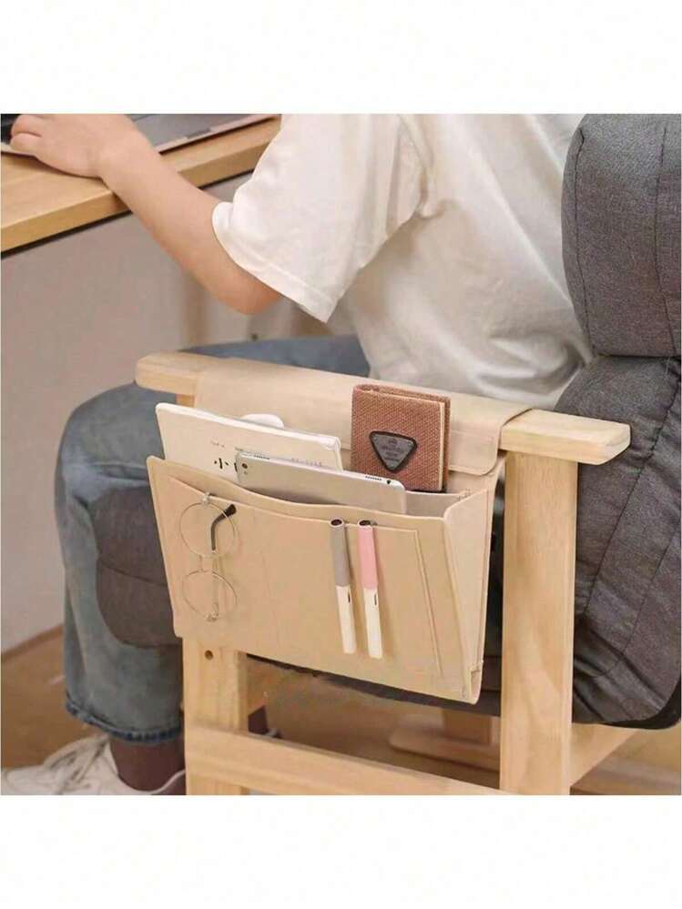 1个毛毡床头收纳袋，带3个口袋，适合收纳杂志、书籍、手机、平板电脑、iPad、数据线、遥控器和水瓶，适用于家庭、宿舍、沙发等场所。自粘式收纳袋，可用于装饰、节日、房间、家居、卧室装饰。 - 均碼 - 查看 6