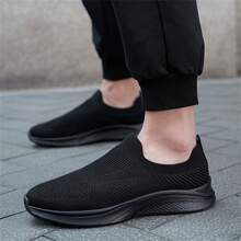 Zapatos deportivos de malla transpirable casuales para hombres, de corte bajo y de slip-on - Negro - Ver 5