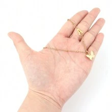 1件新款时尚金色蝴蝶字母吊坠不锈钢珠链项链，女士款 - 金黃色 - 查看 3