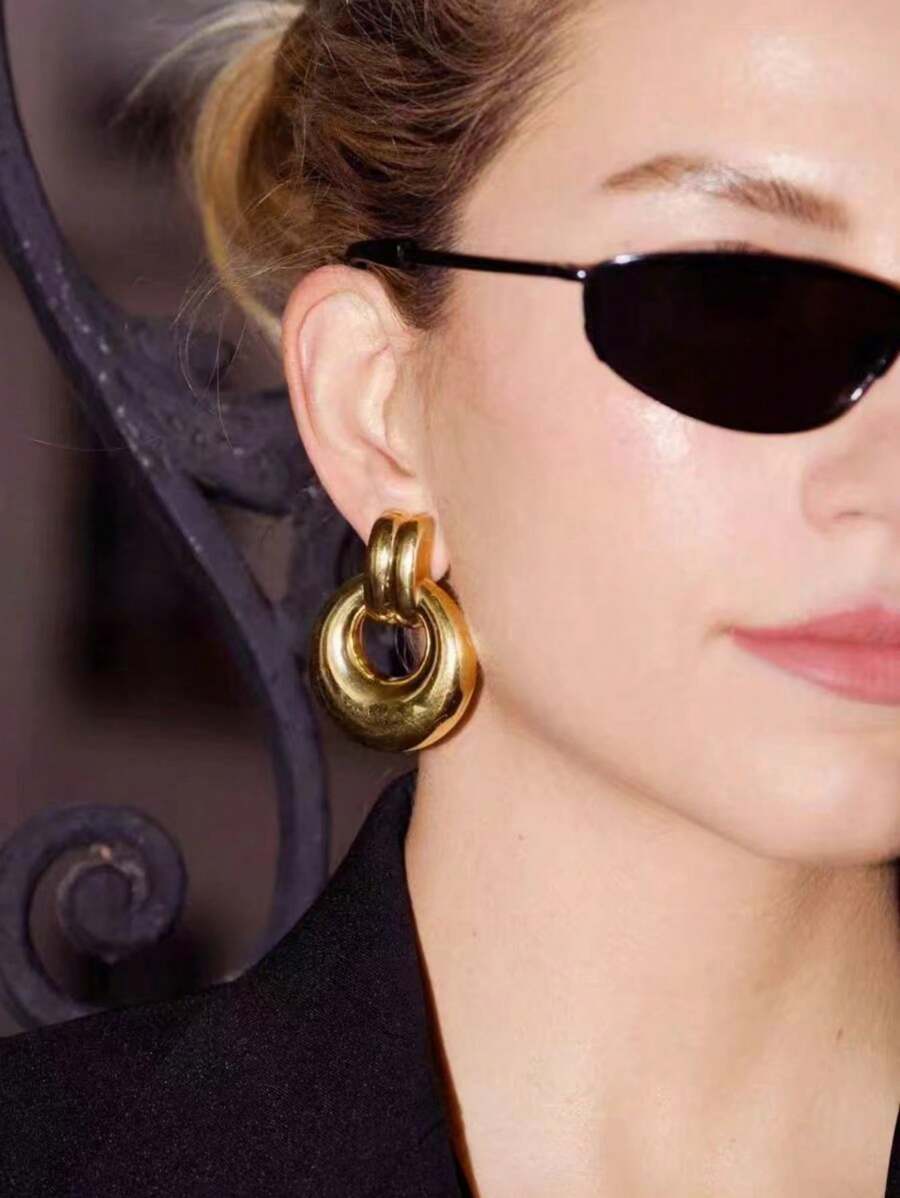 1pair Fashionable Simple Circular Hoop Earrings, Heavy Metal Statement Earrings, Elegant Day Wear For Women
