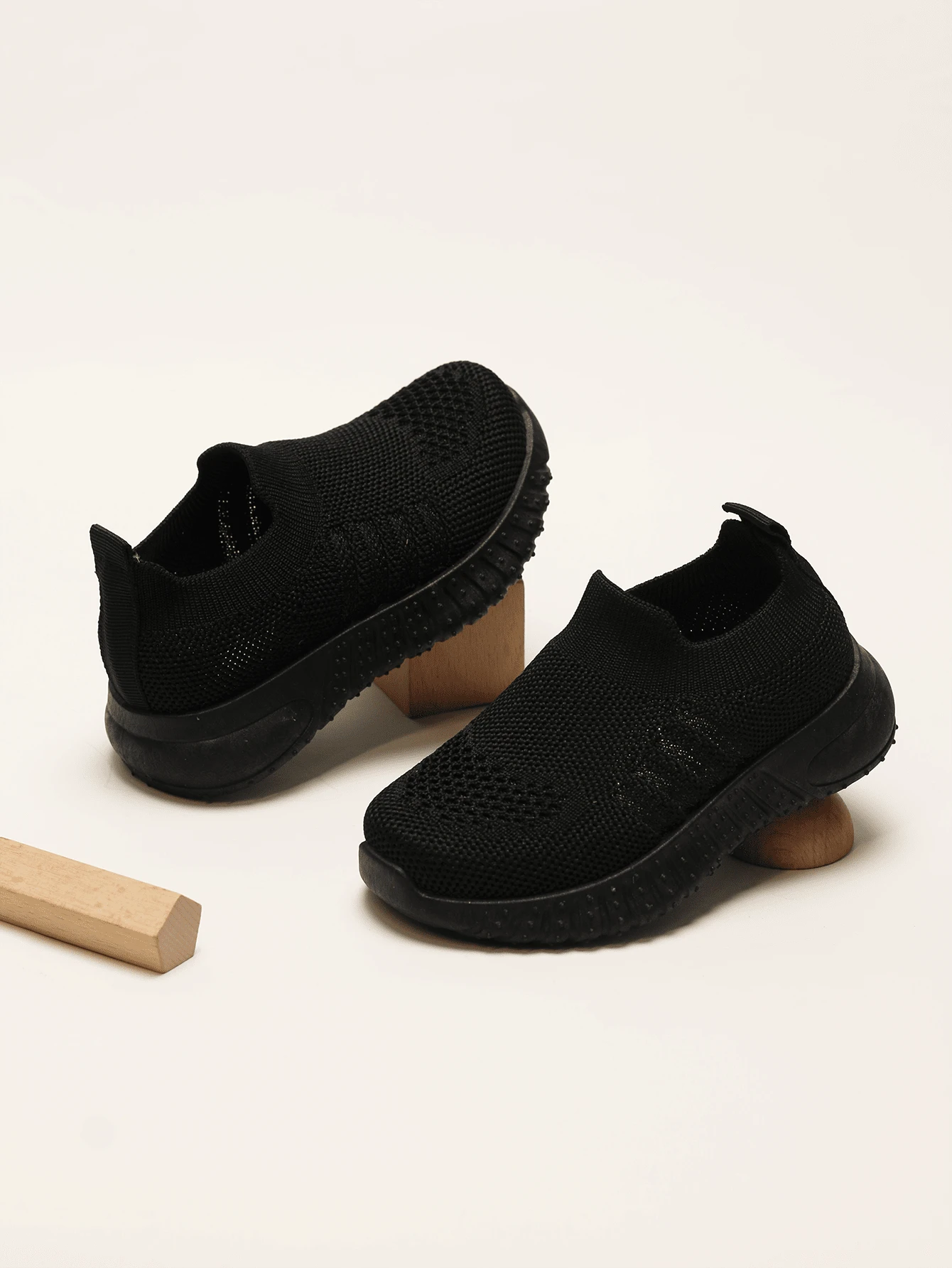 1 双运动鞋,幼儿学步鞋,网眼设计,透气舒适,适合男孩和女孩,幼儿园休闲鞋,轻便防滑塑料鞋底,适合春季、夏季和秋季 - 黑色 - 查看 1