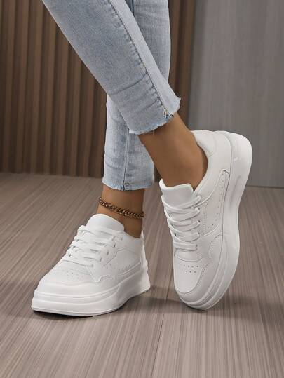 Casual Versatile Skateboarding Sneakers In Solid Colors