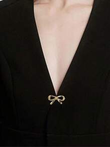 1pc Niche Design Anti-Exposure Brooch Pin For Sweater, Suit Valentine's Day Valentines Dress Accessories Pin For Clothes Bag Charm Backpack For School Office Accessories Shirts Jacket Jewelry Christmas Halloween