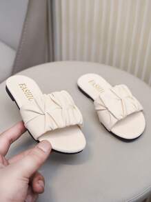Children Fashionable Slippers For Outdoor Use, Summer Flat Shoes, Sandals, New Style Girls Shoes, Highly Attractive Beach Shoes