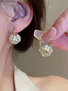 1 对奢华时尚自然风白色花形树脂石球耳钉 情人节、妈妈、母亲、母亲节、礼物 - 金黃色 - 查看 2