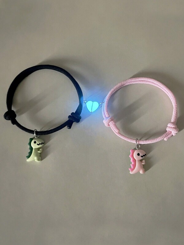 ATLVXJL Set de 2 brazaletes a juego luminosos para parejas que brillan en la oscuridad con Charm magnético de corazón y dinosaurio rosa y verde, regalo para Halloween, Día de San Valentín, mamá, madre, Día de la Madre
