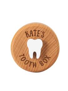 Caja personalizada para el Hada de los Dientes con nombre tallado en 3D, caja de madera para guardar los dientes como recuerdo, regalo para niño o niña. 1 pieza, multifuncional, ahorra espacio, reutilizable, compacta, exquisita, elegante, vintage, linda, personalizada, única. Regalo ideal para él, ella, novio, novia, papá, mamá, familia, amigos, mascotas, hijo, hija para aniversarios, Día de San Valentín, Día de la Madre, cumpleaños, Día del Niño, Día del Padre, graduación, bodas, inauguración de casa. Para usar en la sala de estar, dormitorio, sala de té, hogar, baño. - Color madera Estilo 1 - Ver 2