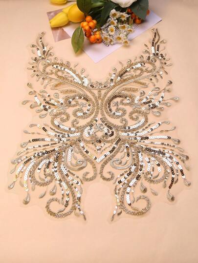 ลูกไม้ปักมือใหม่ มีเลื่อม และ ลูกปัด ตกแต่ง 3 มิติ ลายดอกไม้ สำหรับชุดแต่งงาน, ขนาด: ความยาว 40 ซม. x ความกว้าง 32 ซม.