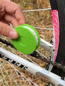 1pc Bicycle/Bike Chain Oil Lubricator, Portable Chain Lubricant Roller Cleaner Lubricant Device ,Keep Your Bike Chain From Rusting - Multicolor - View 3