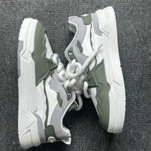 2024 Nuove scarpe casual da skate traspiranti, sneaker alla moda leggere e confortevoli, sneaker stile coreano alla moda con suola spessa e chunky per uomo