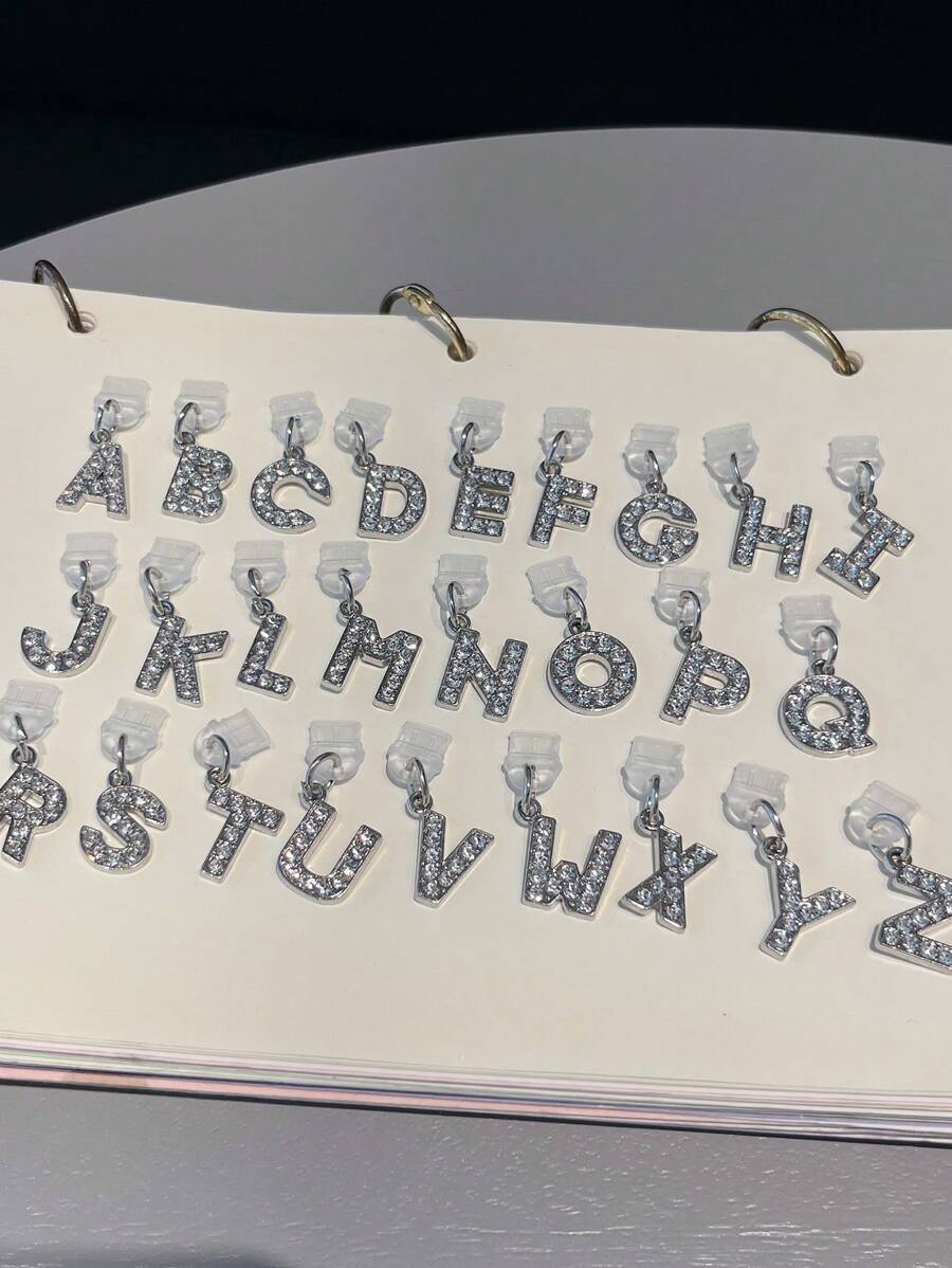 1 pieza Enchufe antipolvo enchapado, diseño de letra A-Z con diamantes lindos, aplicable para interfaz Tipo-C y Lightning