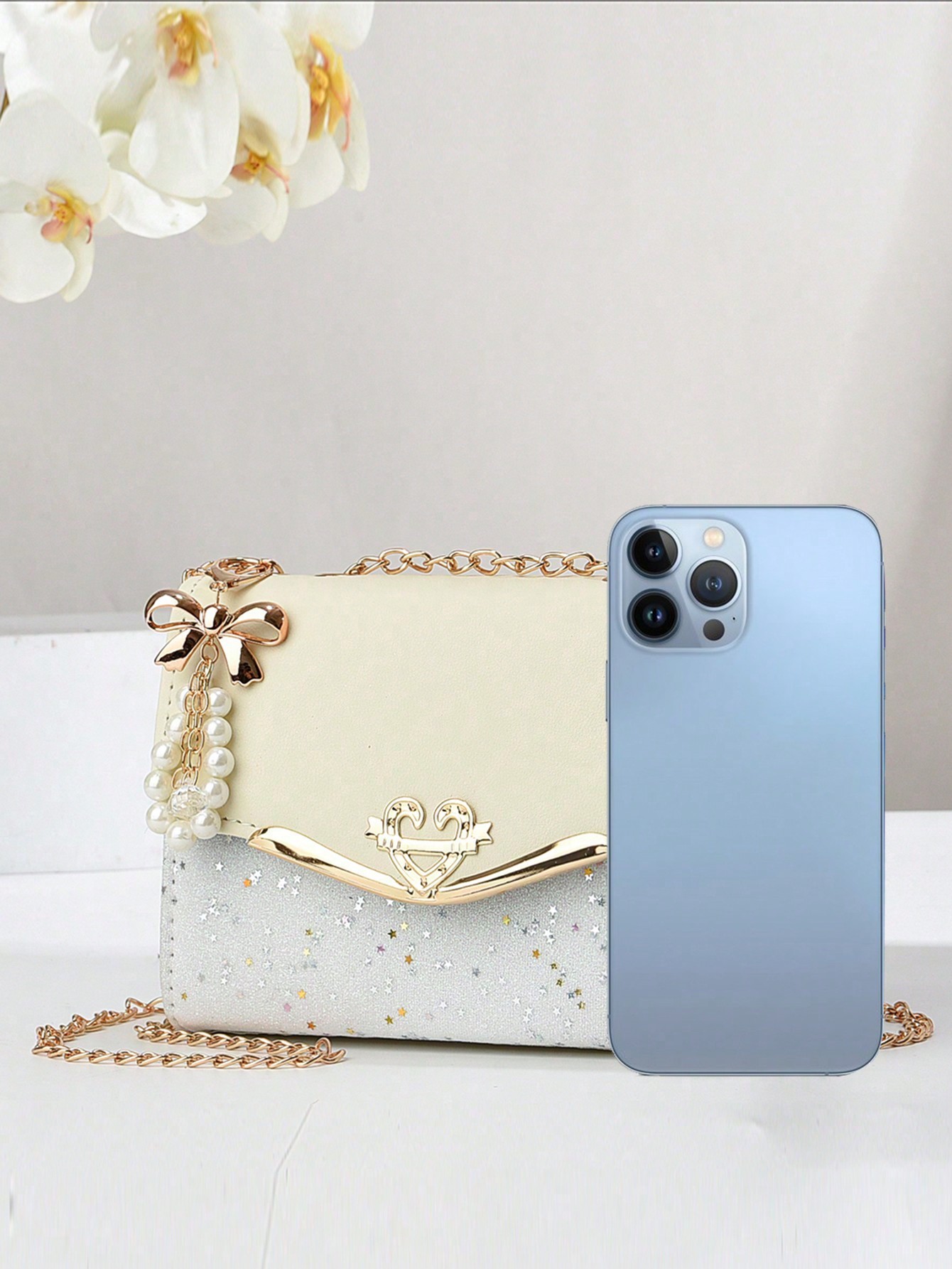 حقيبة كروس بودي مربعة مزينة بالفيونكة والخرز الاصط...