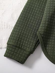 青少年休闲街头风两件套，包括一件针织长袖连帽衫和一条喇叭裤，纯绿色，适合居家休闲和户外休闲穿着。 - 軍綠色 - 查看 4