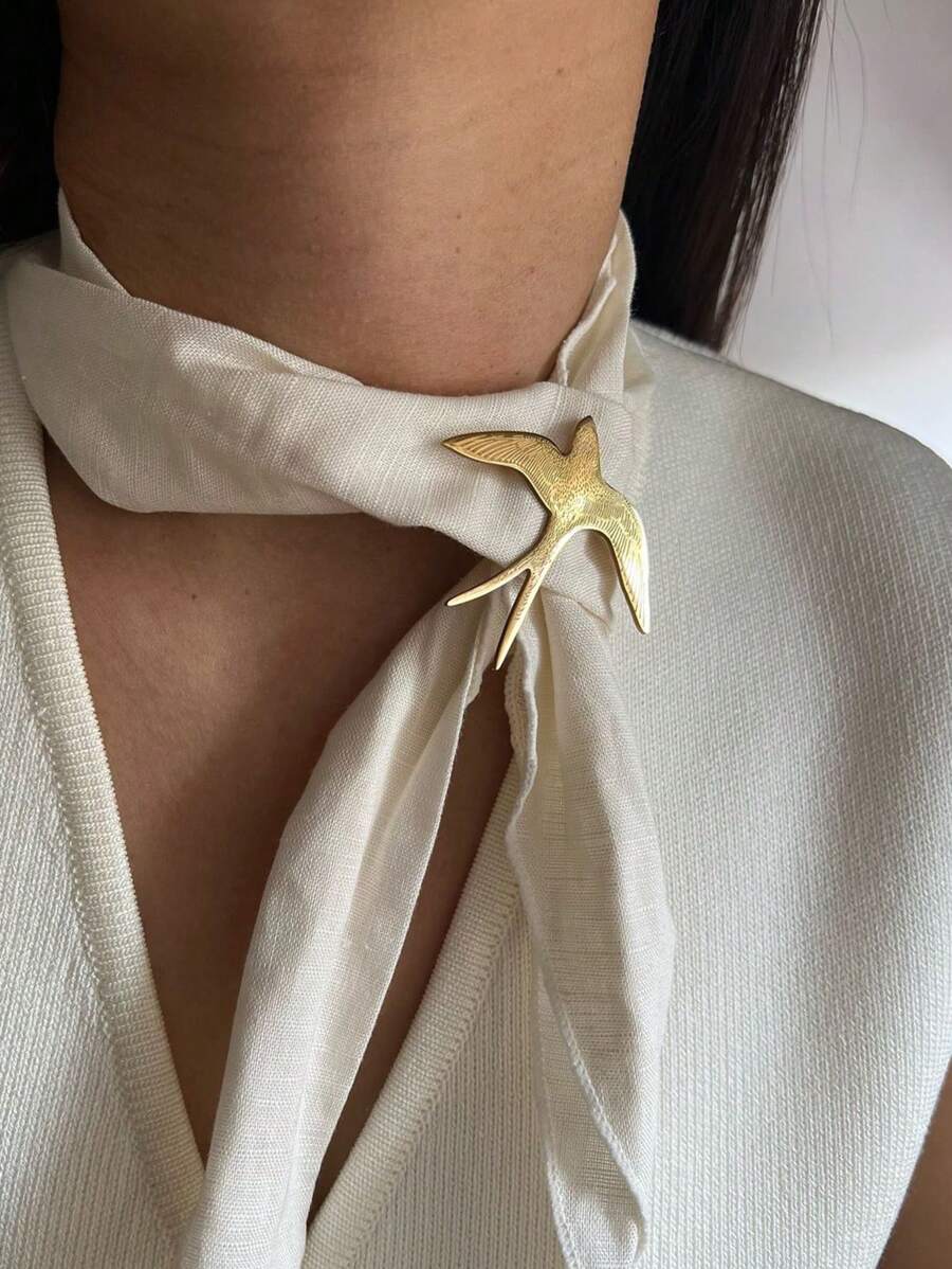 1件时尚钛钢燕子胸针，男女通用，可用作服装配饰，可爱金属别针，个性化多功能胸针，服装装饰，衣服和包包挂饰，学校和办公室配饰，衬衫装饰，圣诞节和万圣节服装别针，有趣的教师礼物。 - 金色 - 查看 1