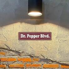 1pc Dr. Pepper Blvd Decorative Street Sign, Vintage Wall Hanging, Multipurpose English Text, Pre-Drilled Holes For Easy Installation, Suitable For Christmas Holiday, 4x16 Inches, Random Hole Positions - Multicolor - View 10