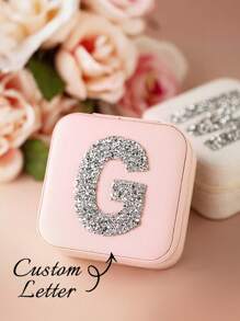 1 件定制字母珠宝盒、定制诞生花珠宝旅行盒、个性化雕刻皮革珠宝盒、定制伴娘珠宝盒、带有名字和诞生花的个性化旅行珠宝盒、个性化伴娘礼物、珠宝收纳盒、珠宝收纳、婚礼礼物、周年纪念礼物、送给她的礼物 - 彩色 - 查看 3