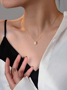 1条925纯银立方氧化锆项链，简约方形吊坠，精致锁骨链，适合日常佩戴、派对等场合，是送给女性的百搭礼物。 - KK0114 - 查看 5