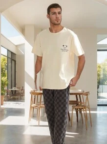 男士夏季睡衣套装 - 纯色 T 恤和格子短裤，带狗和字母印花