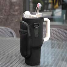 1 件装水瓶手提袋适用于 40 盎司玻璃杯配件袋，配有斜挎可调节肩带 - 黑與白 - 查看 5