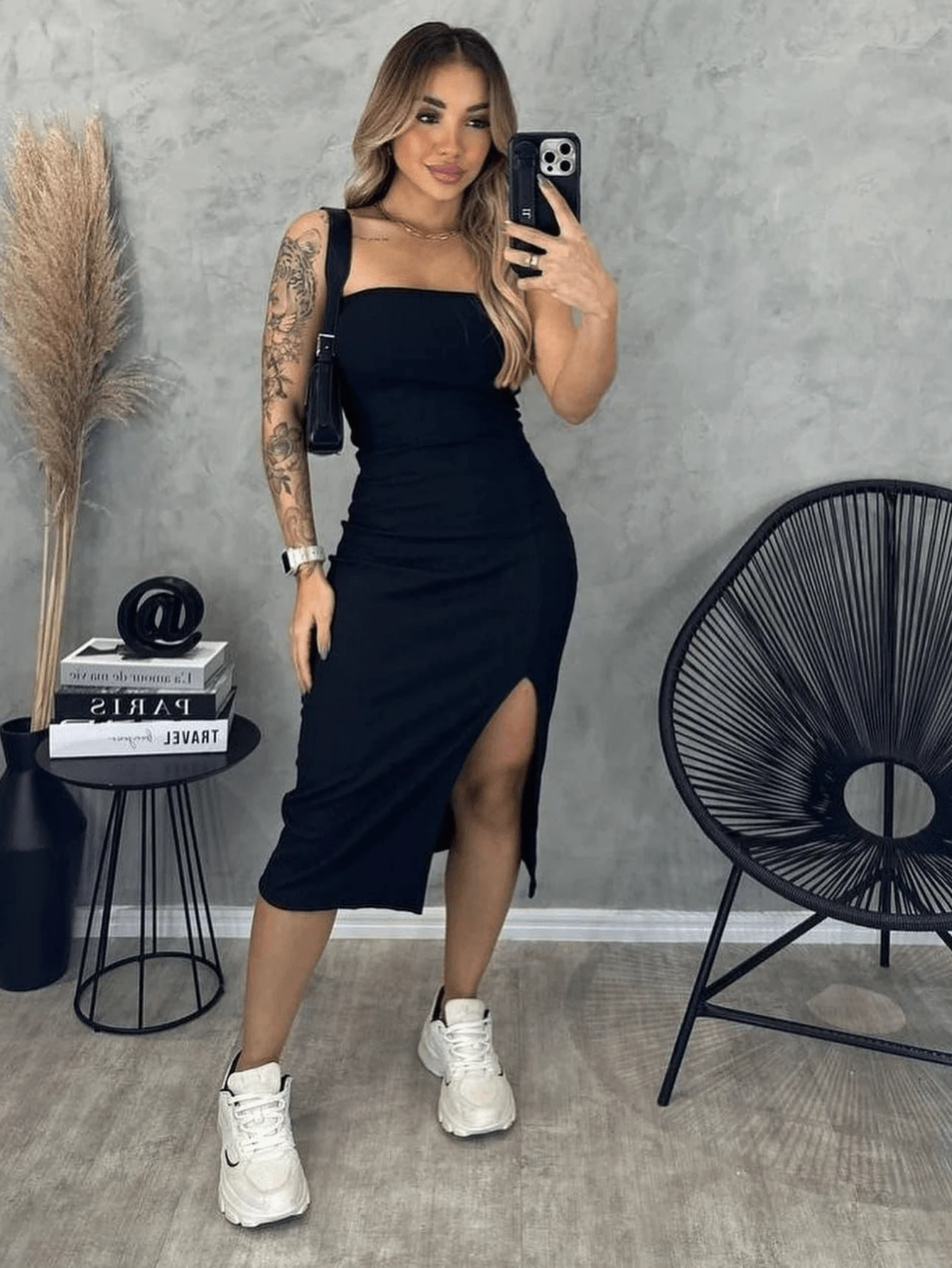 STRAP-ON MIDI DRESS WITH SIDE SLIT AND PREMIUM ANARUGA PAD - màu đen - Xem 1