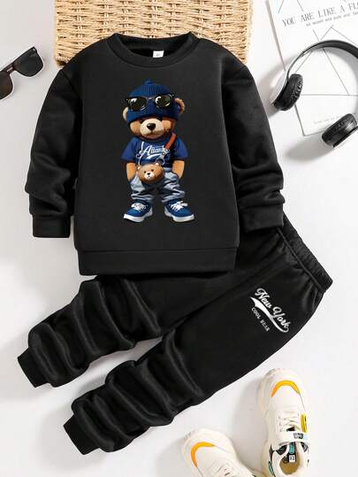 Ung pojke tecknad tryckt fleecetröja och sportbyxor Set