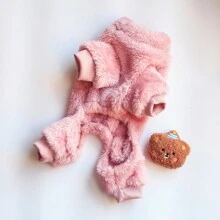 1件宠物四足动物衣服适合小型犬穿，加厚保暖的衣服让冬天不再寒冷，狗狗可以开心的出去玩，配有牵引环，可以直接用牵引绳牵引，方便实用