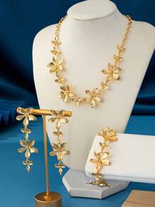 A Set Of Floral Necklaces, Bracelets, Earrings Suitable For Attending Parties And Banquets - Yellow Gold - View 2