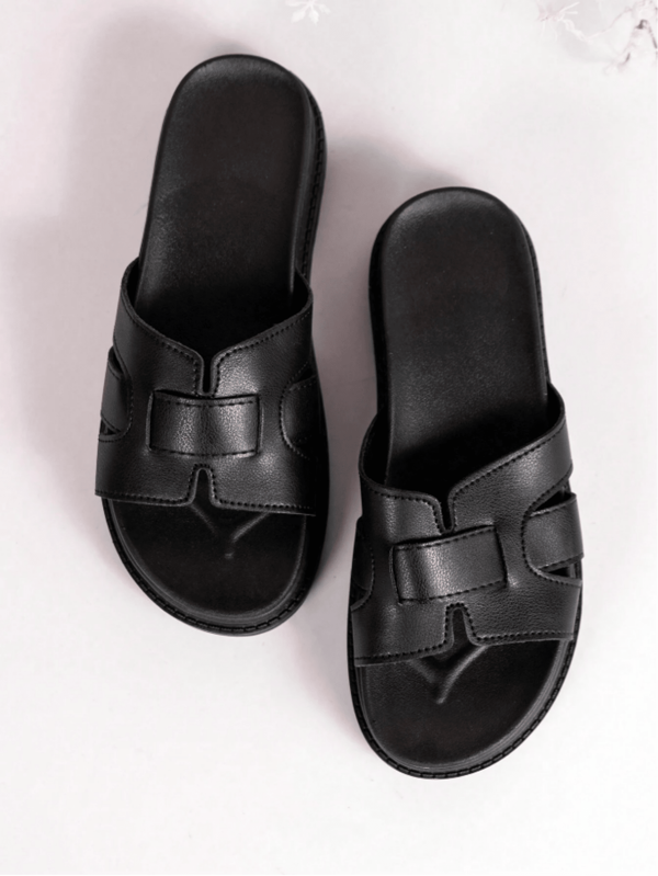 Women's New Fashion Versatile Solid Color Classic Retro Strap Flat Sandals Waterproof Flatform Roman Shoes Vacation Style Outdoor Summer Sandals Thick Sole Sandals With Rear Strap Letter Random