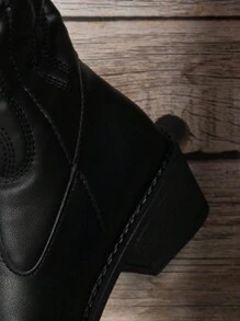Kozaki damskie do połowy łydki, styl vintage w stylu zachodnim, czarne buty ze szpiczastym noskiem, modne buty na grubym obcasie z haftowanym wzorem