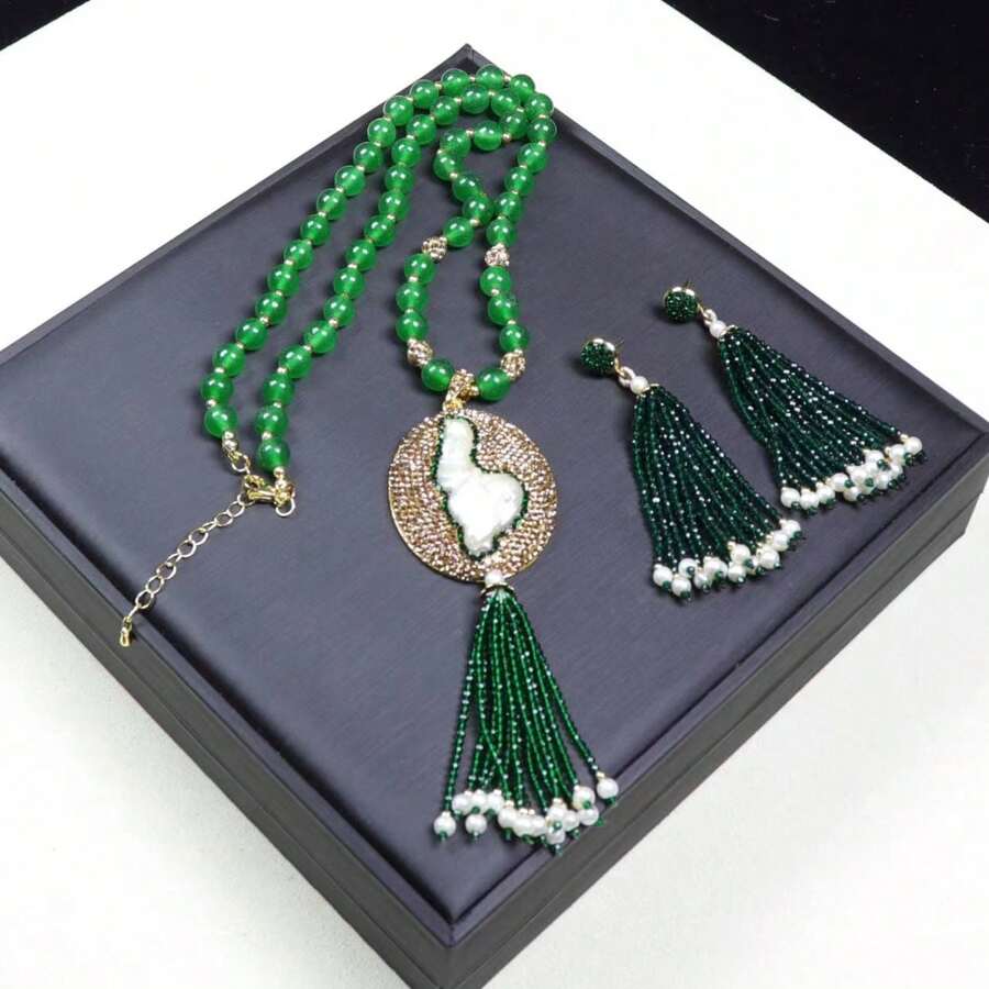 女士手工珠宝套装，包括巴洛克珍珠吊坠项链、流苏耳环、黄铜镶嵌宝石，奢华优雅的正装和休闲装配饰