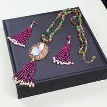 女士手工珠宝套装，包括巴洛克珍珠吊坠项链、流苏耳环、黄铜镶嵌宝石，奢华优雅的正装和休闲装配饰