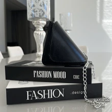 Mini Bag Female Triangle Bag Launch In Varnish Flap - 黑色 - 查看 1