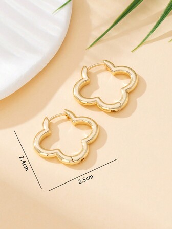 1 par fashionabla och söta geometriska Quatrefoil Flower Hollow Stud örhängen, lämpliga för dagligt slitage Smycken present