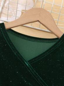 Vestido elegante novo outono para meninas pré-adolescentes, vestido de veludo com decote em V e manga comprida com laço