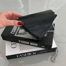 Mini Bag Female Triangle Bag Launch In Varnish Flap - 黑色 - 查看 2