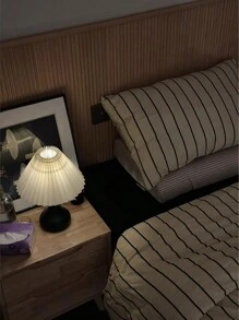 1 pezzo Lampada da tavolo nera semplice, lampada da tavolo fatta a mano con plissettatura, lampada da tavolo retrò, lampada da comodino in legno stile nordico, adatta per hotel, sala da pranzo, campeggio, luce calda, lampada d'atmosfera