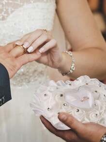 1 件白色结婚戒指枕头（不包括戒指）心形结婚戒指盒枕头垫配丝带珍珠蕾丝水晶玫瑰婚礼仪式戒指架