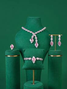 欧洲、美国、迪拜、沙特阿拉伯流行小水滴水钻白金奢华三角形 4 件套婚礼首饰套装，均码，包括项链、手链、耳环和戒指，适合日常佩戴以及赠送给女朋友。非常适合派对、宴会、正式活动、婚礼等。 - 四件套 - 查看 2