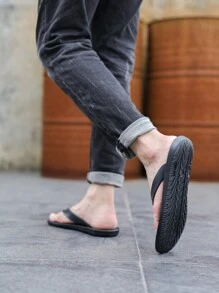 Men's Fashionable Thong Sandals With Soft Sole, Slip-On Beach Slippers, Versatile For All Seasons - Elegant Black - View 2