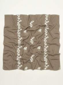 1件女士时尚春秋休闲刺绣花卉简约围巾/披肩，适合日常佩戴，冬季秋季情人节适用 - 卡其色 - 查看 3