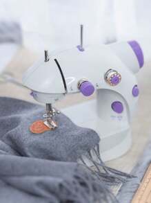 Mini Maquina Costura Portátil Elétrica Pilha + Pedal Bivolt 110V 220V - Branco - Visão 3