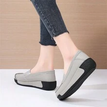 Casual Women's Shoes Spring And Autumn New Style Slip-On Thick-Soled Platform Shoes Soft-Soled Non-Slip Mother's Shoes Comfortable Middle-Aged And Elderly Toe Shoes