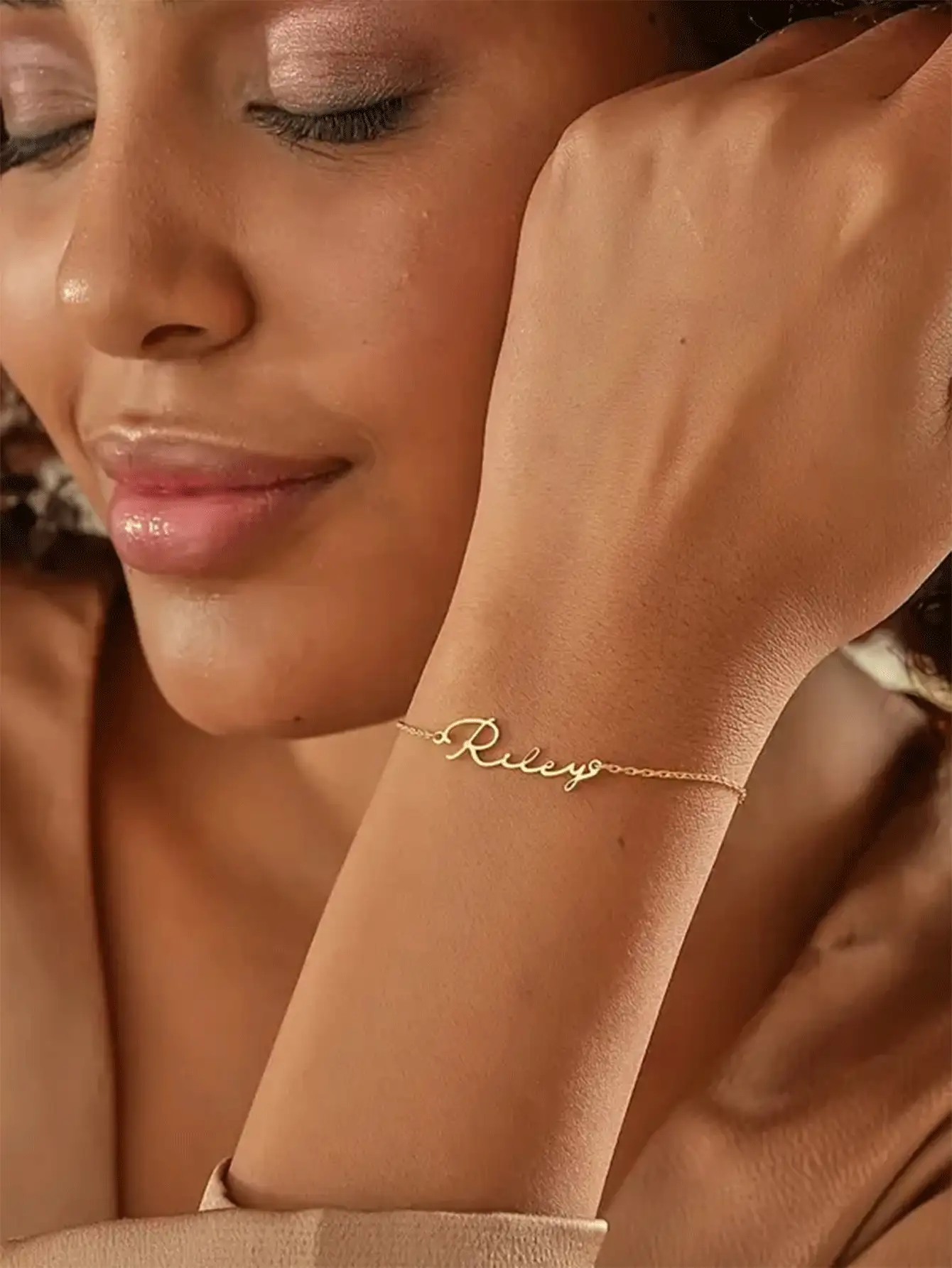 1 buc. Brățări cu nume personalizate pentru femei Brățară cu nume de fonturi în stil artistic personalizat Femei Bijuterii pentru fete Oțel inoxidabil Culoare aur Plăcuță personalizată Brățară cu lanț reglabil Cadou de Ziua Îndrăgostiților Cadouri unice de aniversare